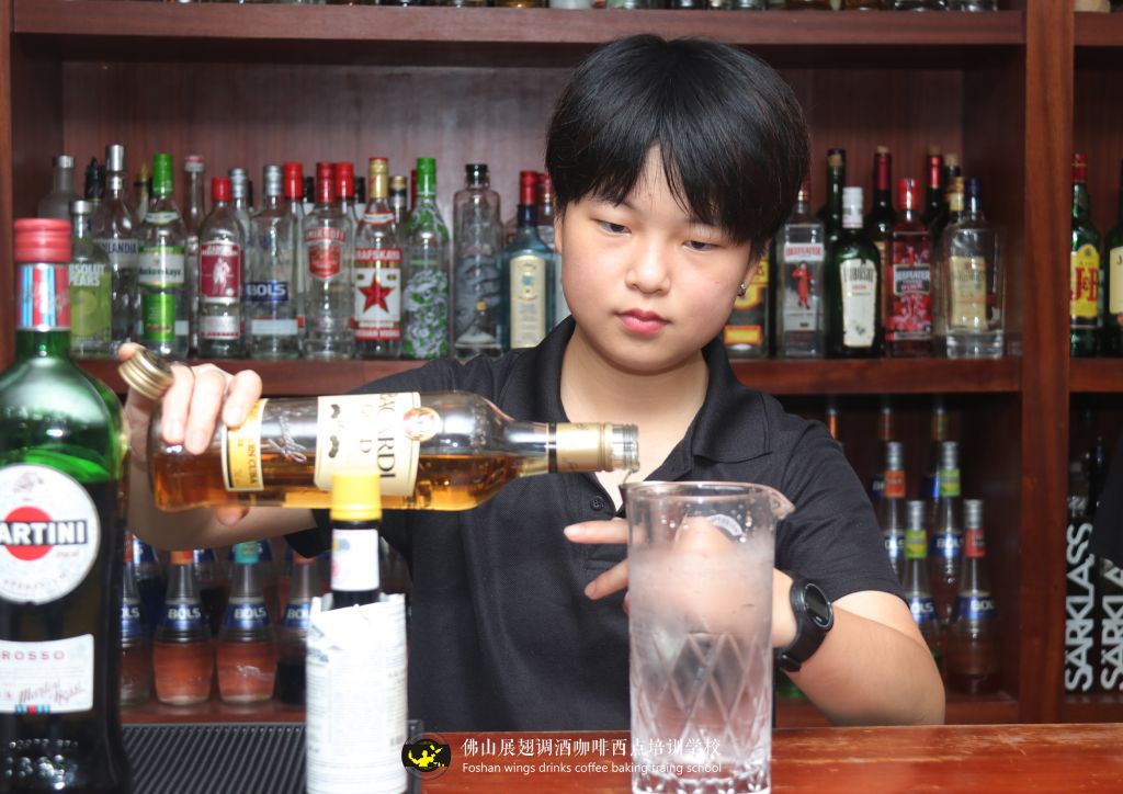 女生學(xué)調(diào)酒怎么樣？好嗎？